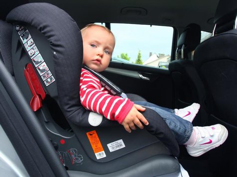 Kinderrückhaltesysteme - Kinder müssen im Auto gesichert sein